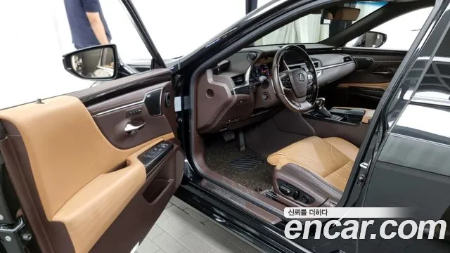 Lexus ES 2021