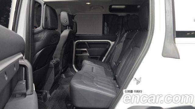 Land Rover Defender 2021
