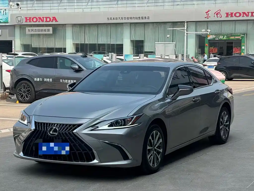 Lexus ES 2024