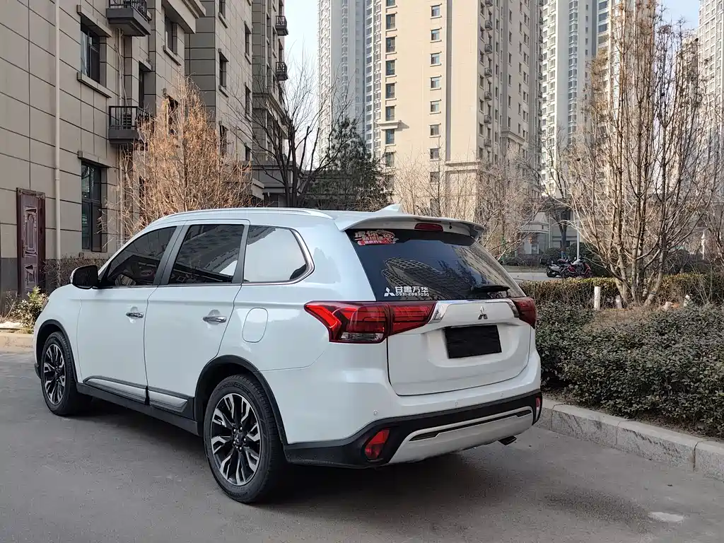 Mitsubishi Outlander 2020