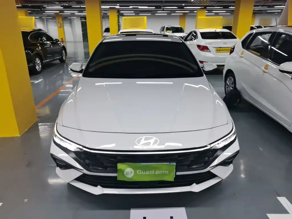 Hyundai Elantra 2025