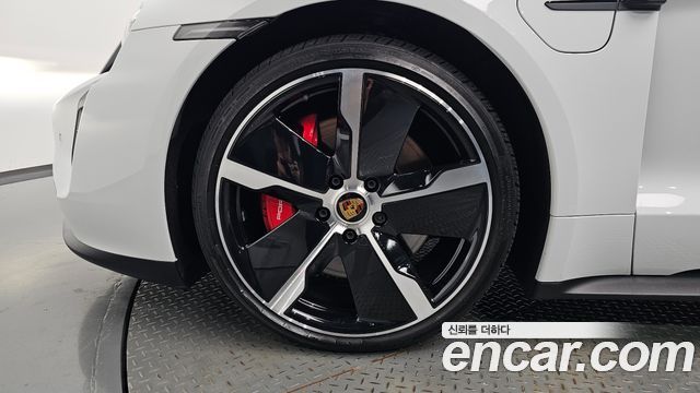 Porsche Taycan 2023