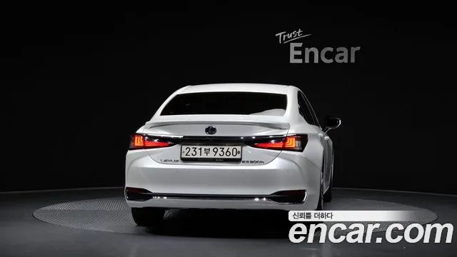 Lexus ES 2020
