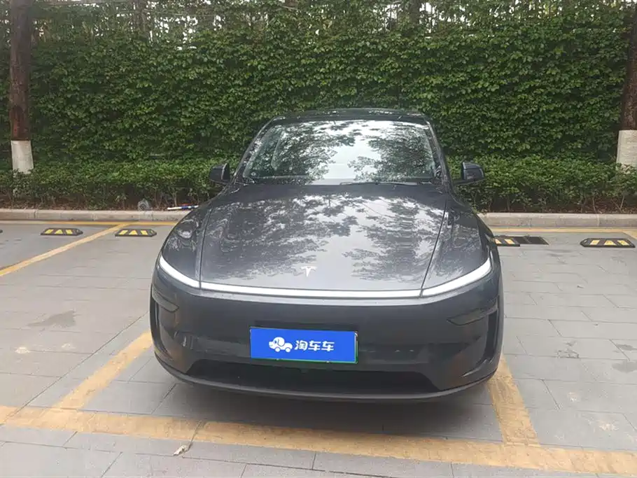 Tesla Model Y 2025