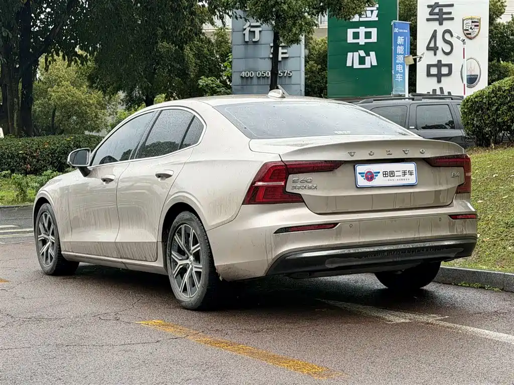 Volvo S60 2023
