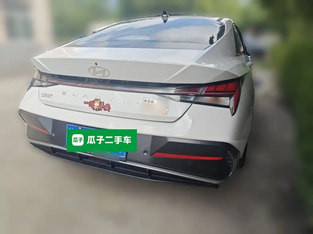 Hyundai Elantra 2025