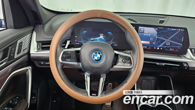 BMW iX1 2024