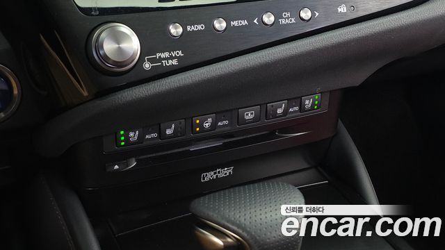 Lexus ES 2022