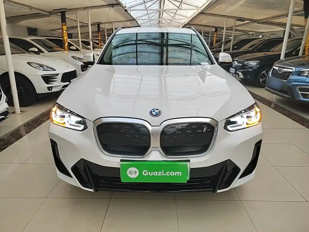 BMW iX3 2024