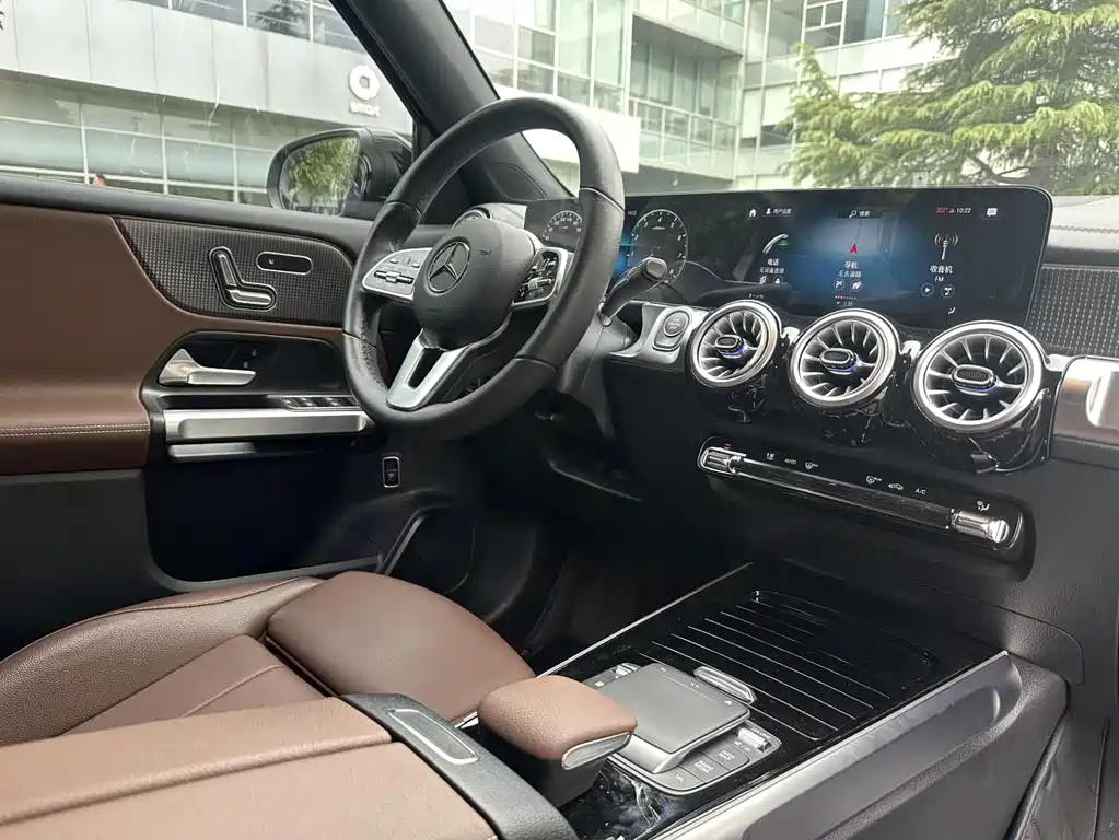Mercedes-Benz GLB 2023