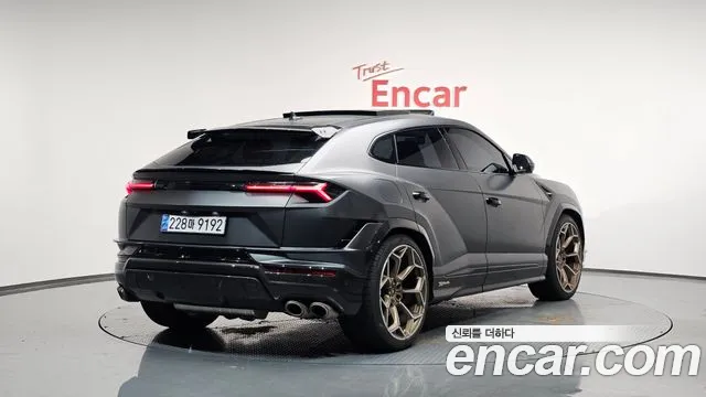 Lamborghini Urus 2024