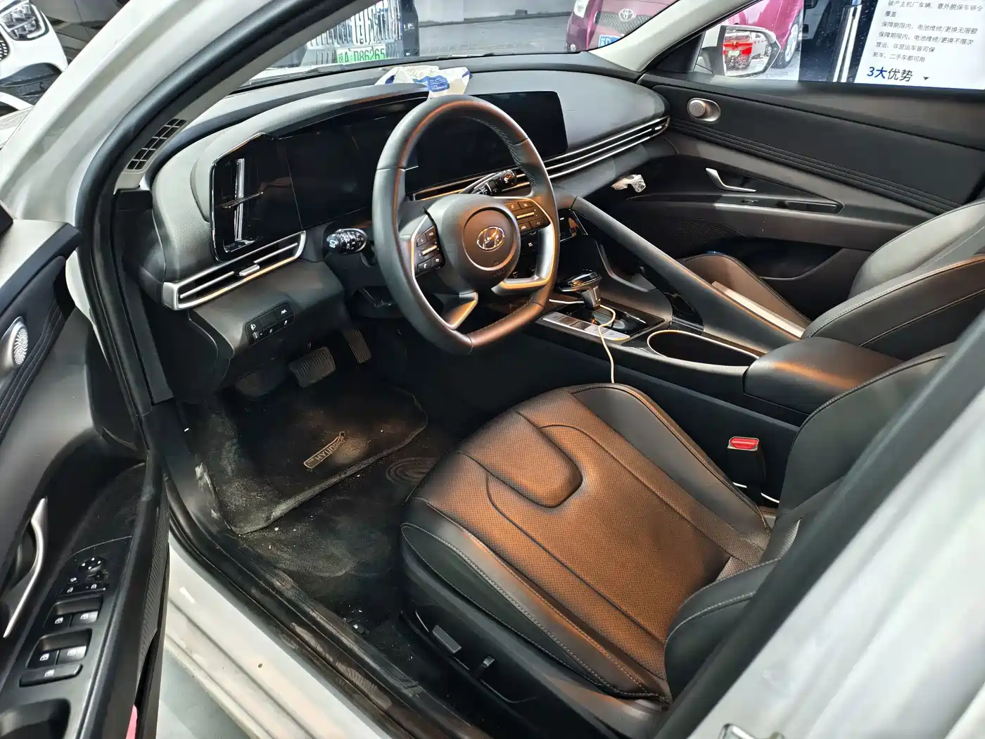 Hyundai Elantra 2023