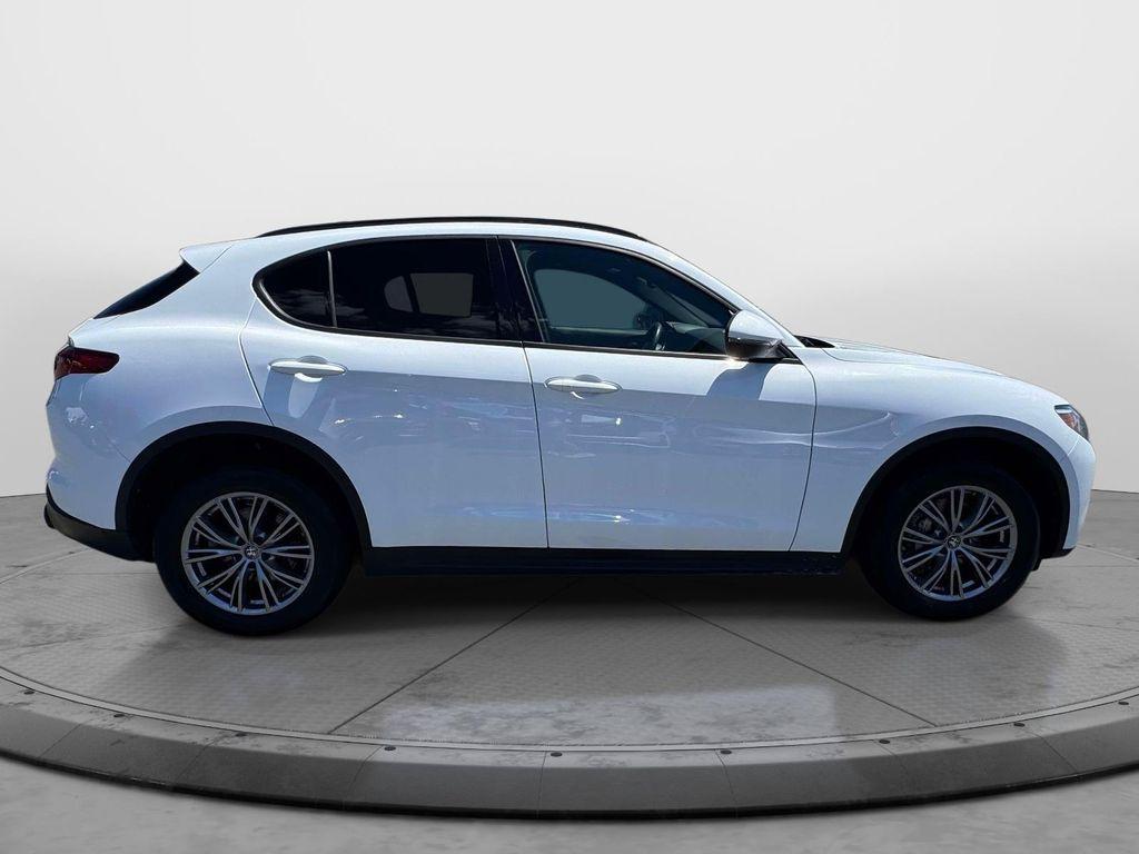 Alfa Romeo Stelvio 2023