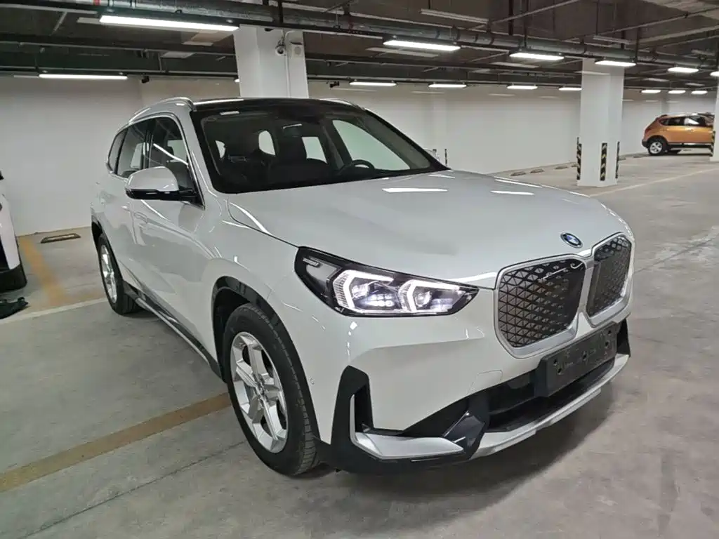 BMW iX1 2025