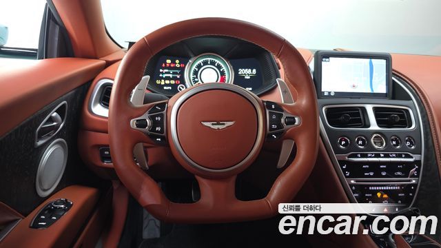 Aston Martin DB11 2022