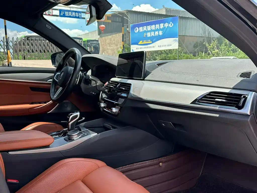 BMW M5 2021