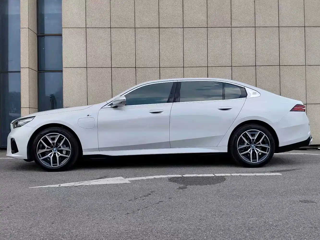 BMW i5 2025