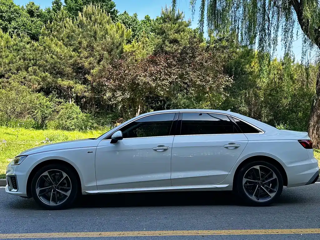 Audi A4 2023