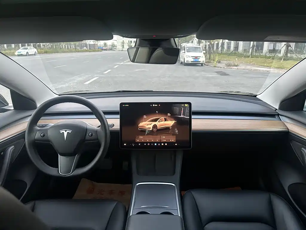Tesla Model 3 2023