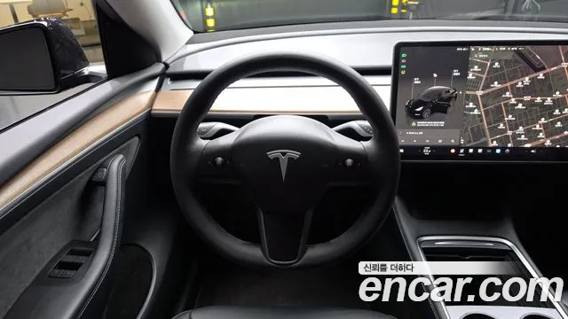 Tesla Model Y 2024