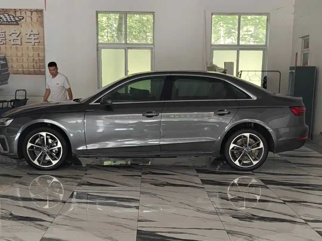 Audi A4 2024