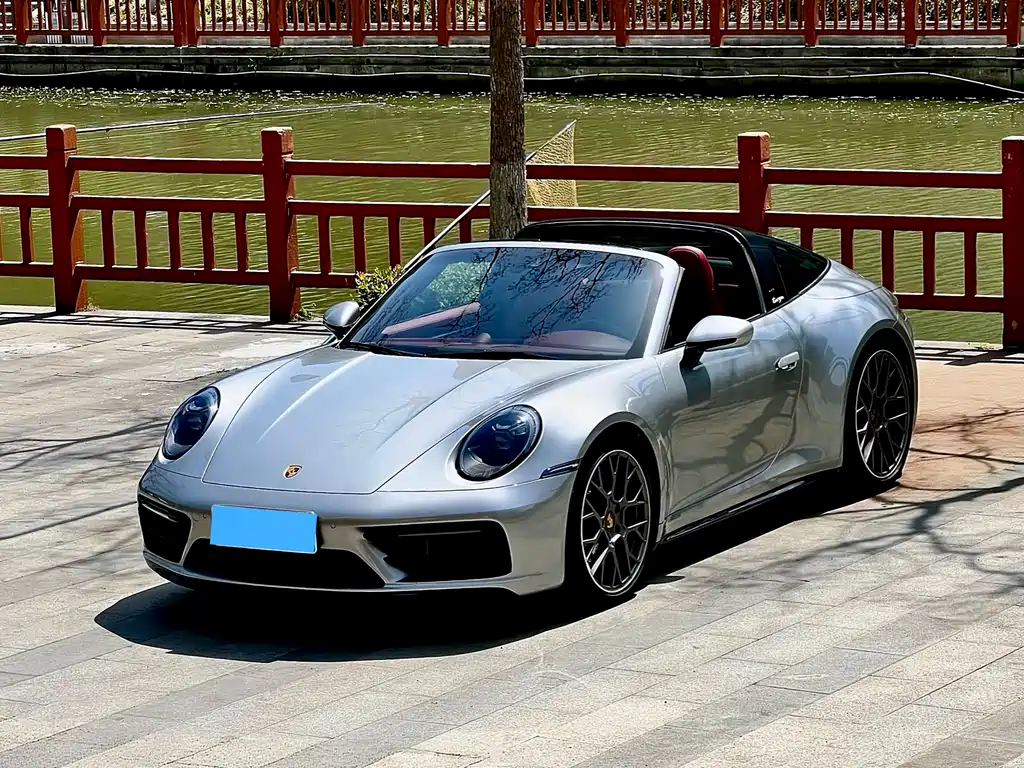 Porsche 911 2023