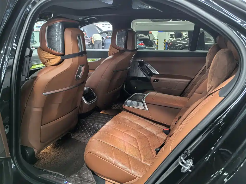BMW i7 2023