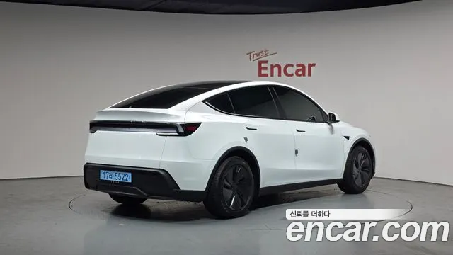 Tesla Model Y 2025