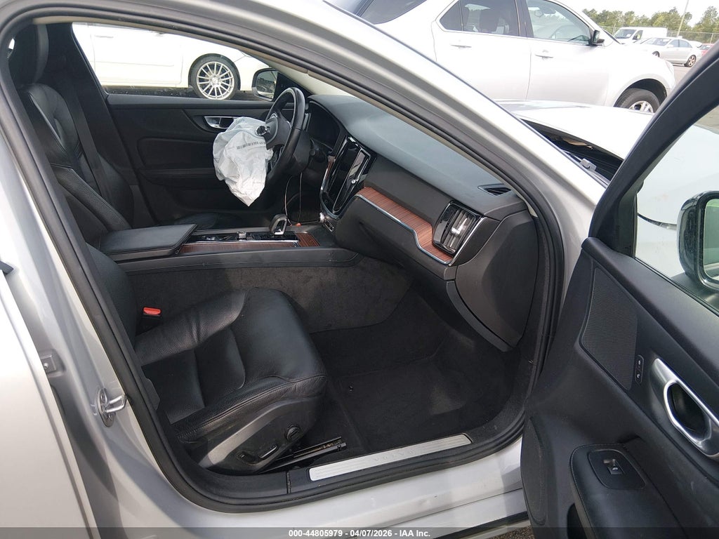 Volvo S60 2024