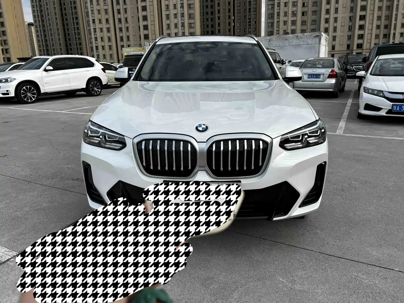 BMW iX3 2025