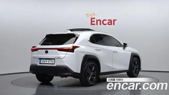 Lexus UX 2023