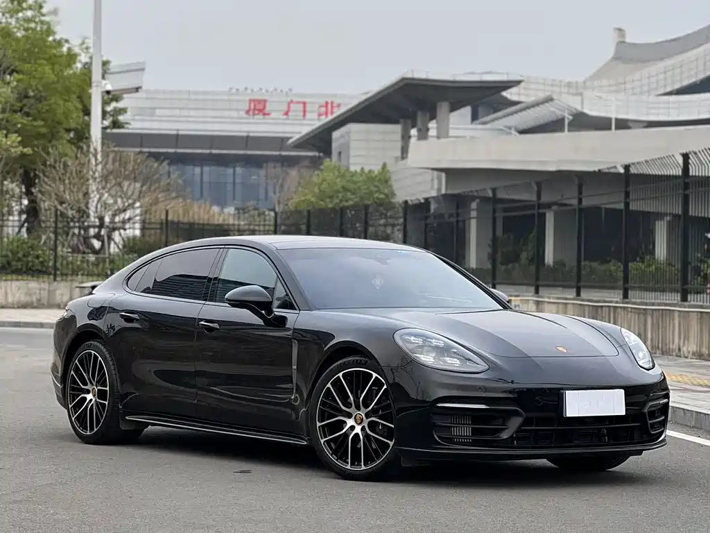 Porsche Panamera 2023