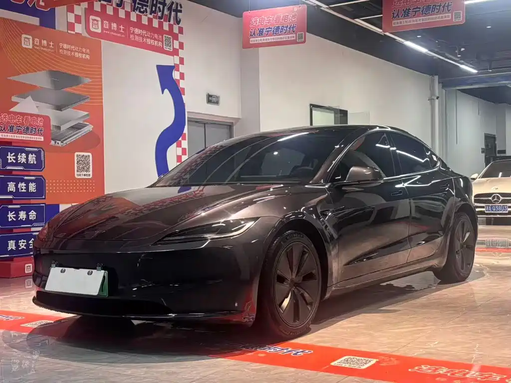 Tesla Model 3 2024