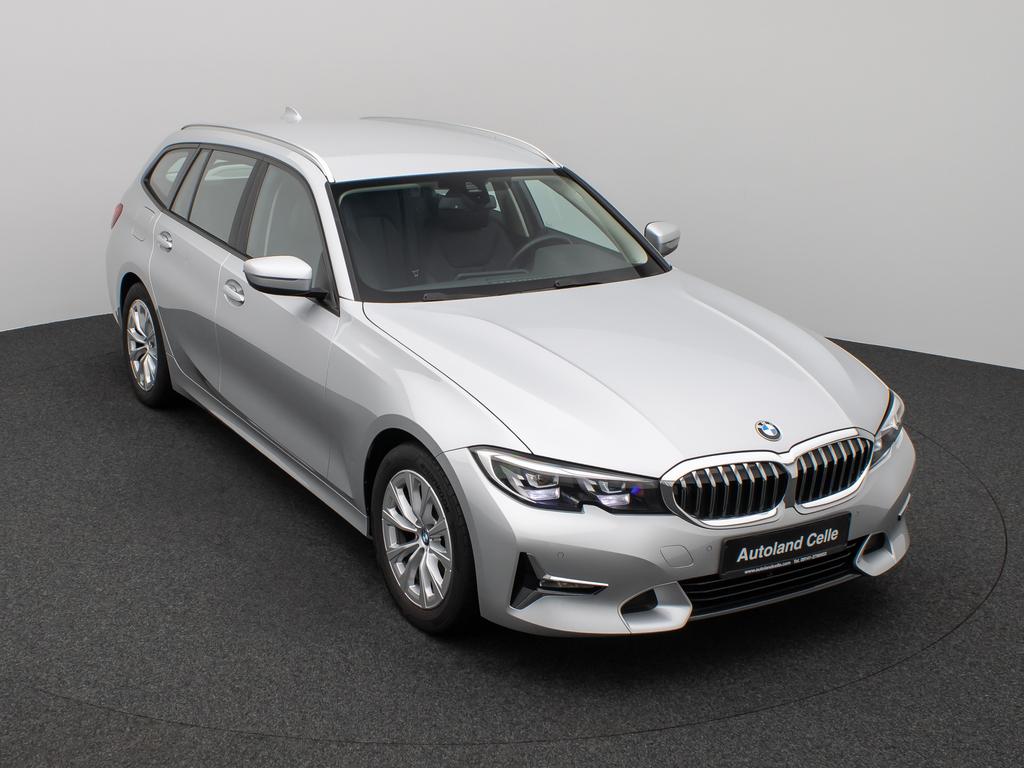 BMW 318 2022