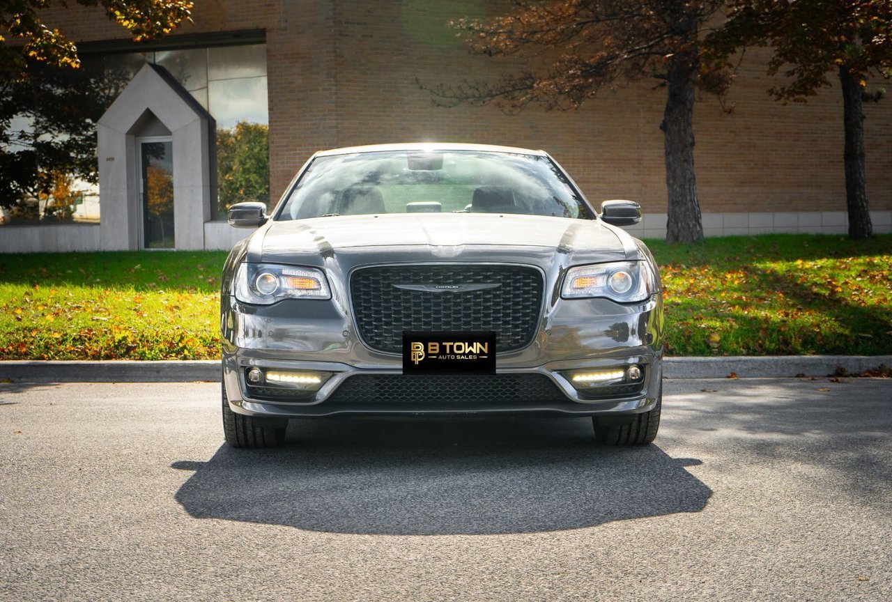 Chrysler 300 2022