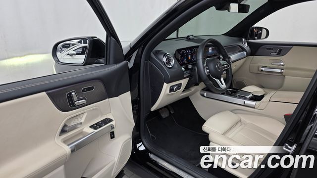 Mercedes-Benz GLB 2023