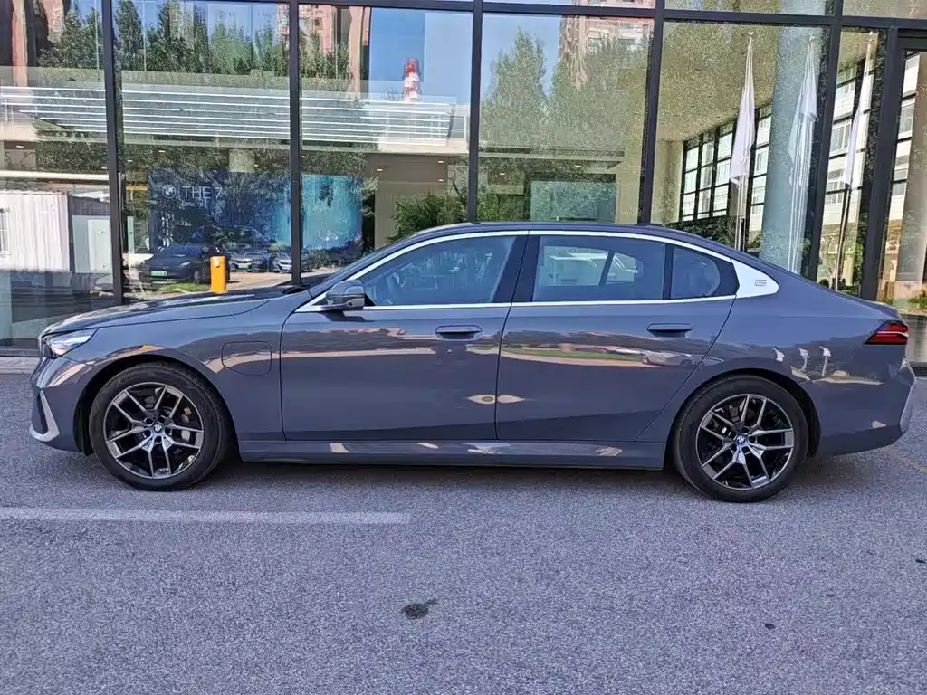 BMW i5 2024