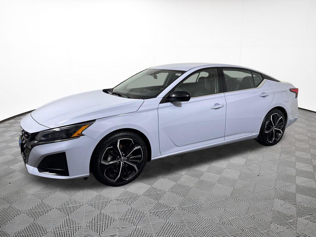 Nissan Altima 2024