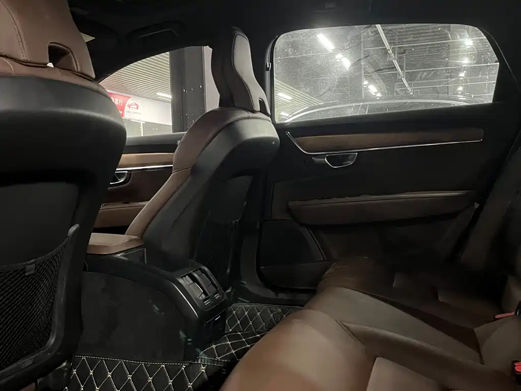 Volvo S90 2023