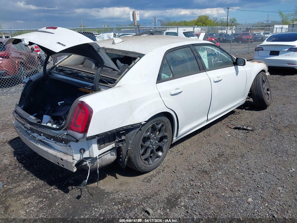 Chrysler 300 2022