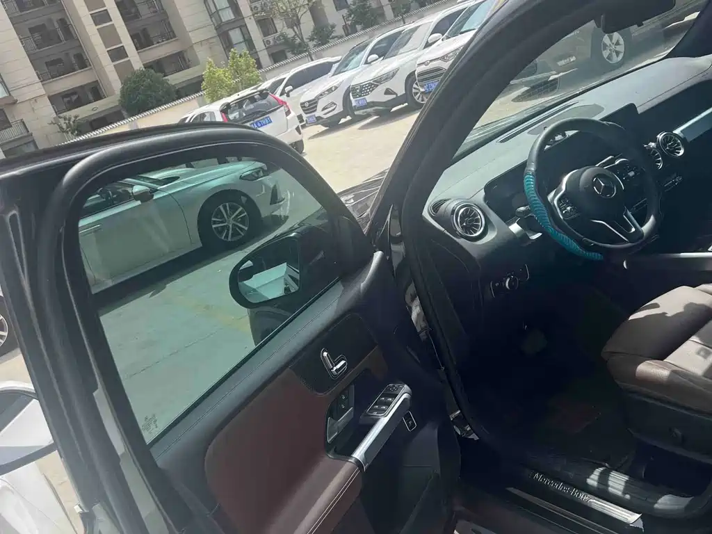 Mercedes-Benz GLB 2023