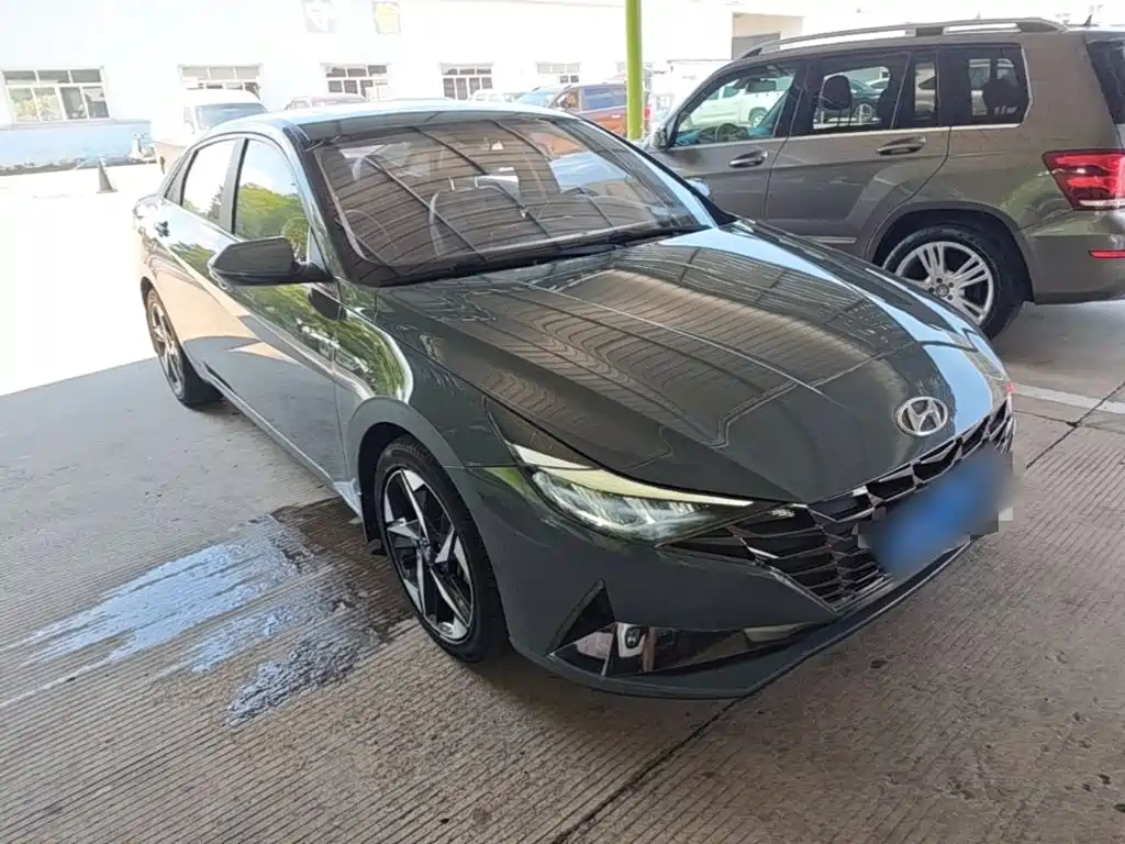 Hyundai Elantra 2022