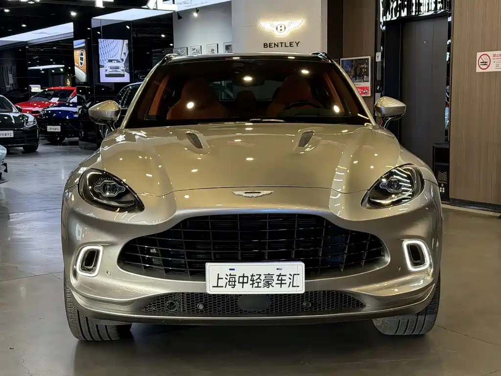Aston Martin DBX 2023