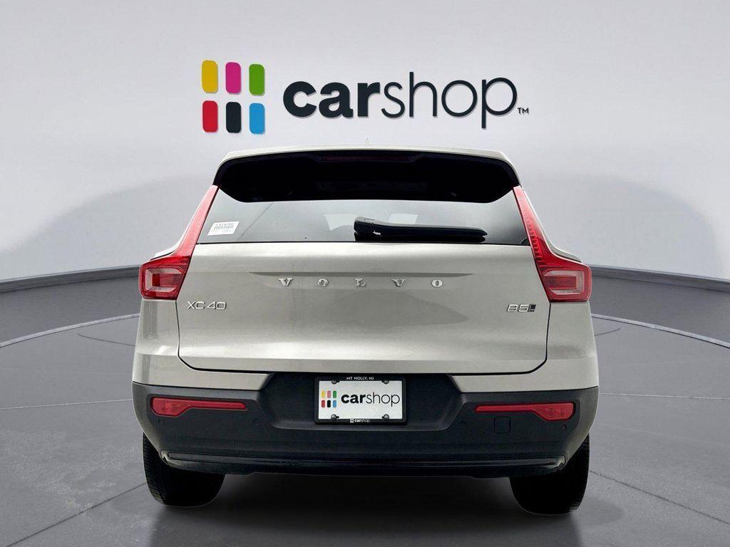 Volvo XC40 2025