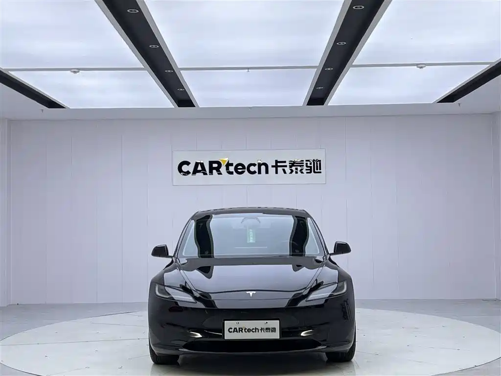 Tesla Model 3 2024