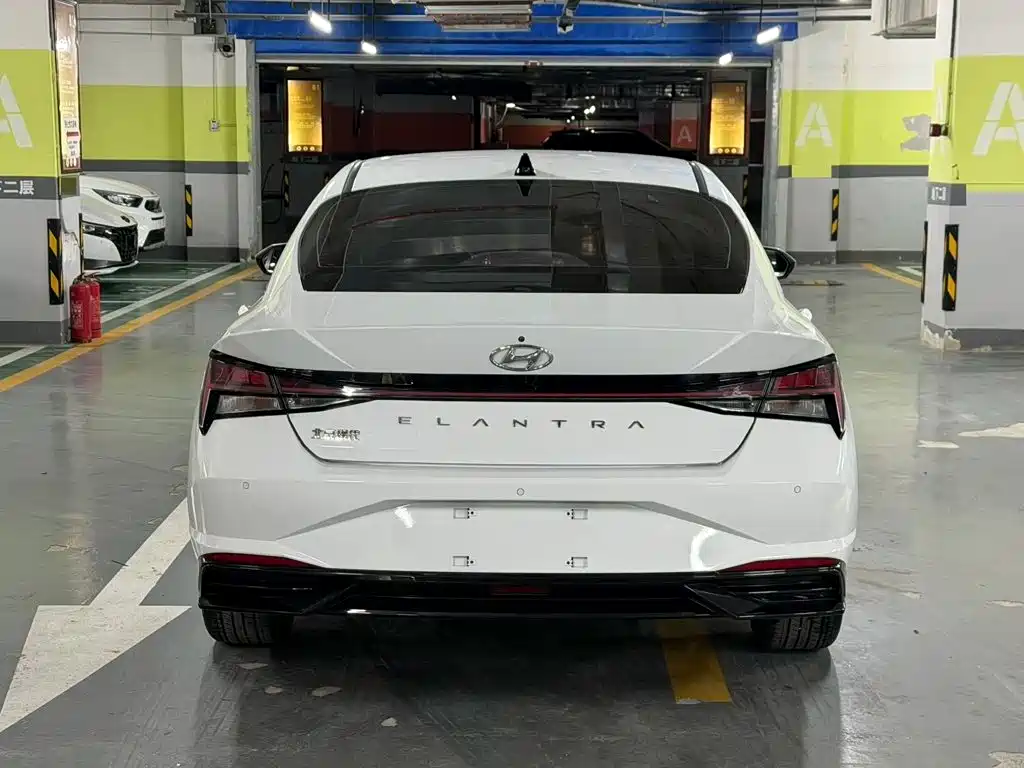 Hyundai Elantra 2023