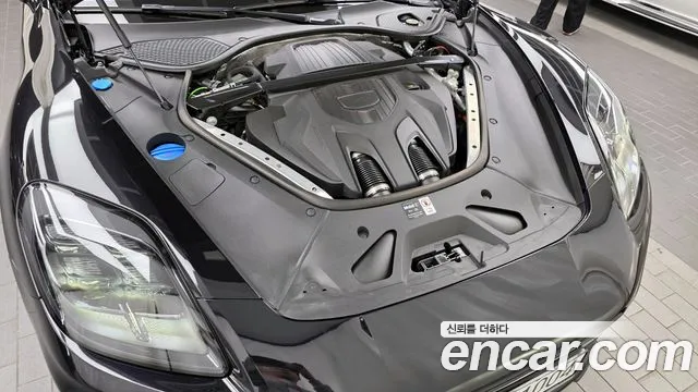 Porsche Panamera 2025