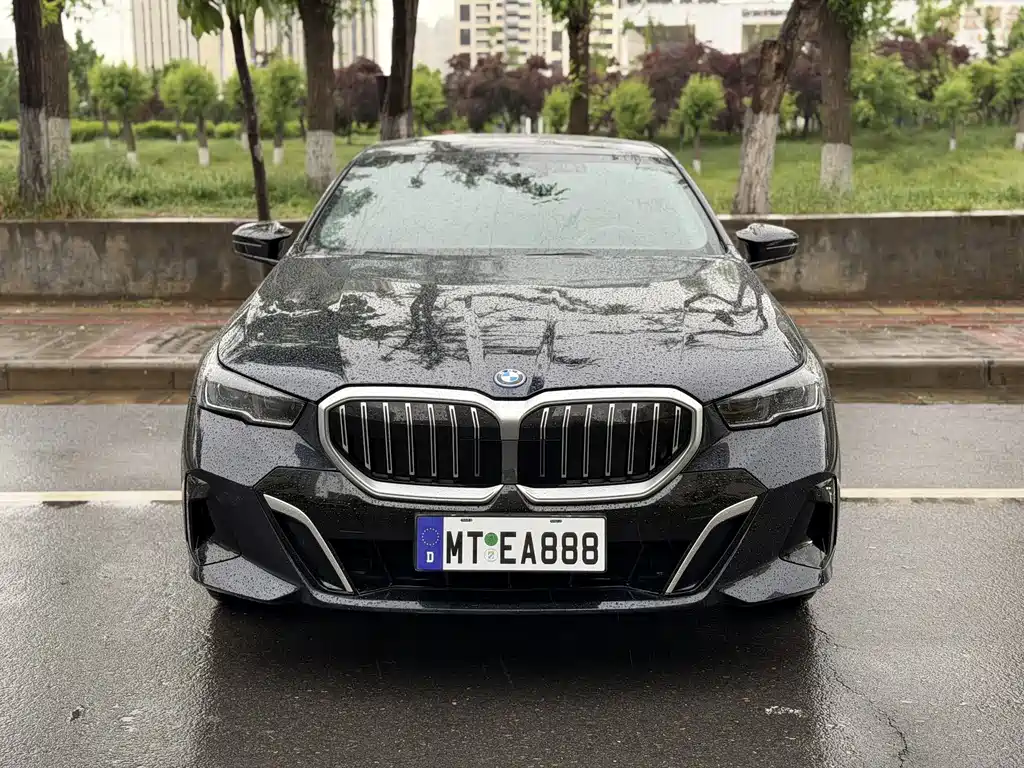 BMW i5 2024