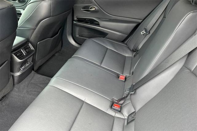 Lexus ES 2025