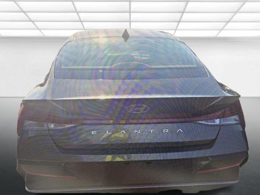 Hyundai Elantra 2024